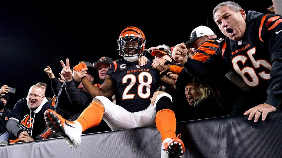 Image default